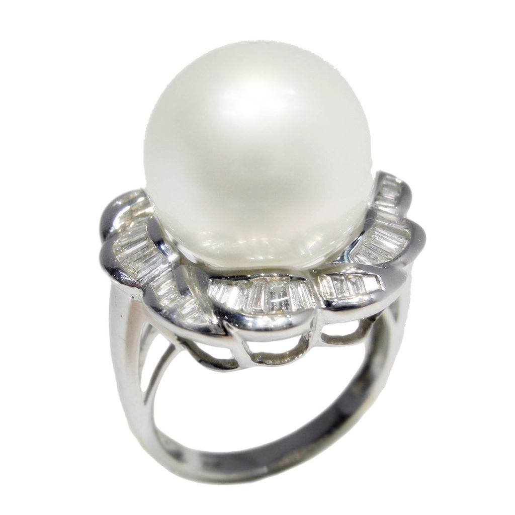 R001 – Baguette Cut Diamonds 0,47Ct – South Sea Pearl 13,40mm