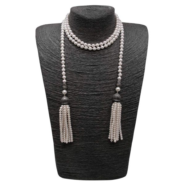 Η Καρυοφυλλιά Καραμπέτη και η Άλκηστις Πουλοπούλου με τα κοσμήματα μας