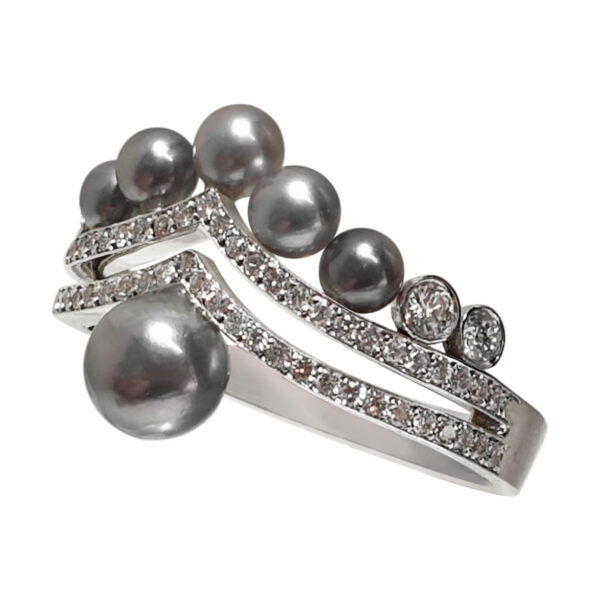 R228 – Brilliant Cut Diamonds 0,37Ct – Akoya Pearl 3-5,5mm