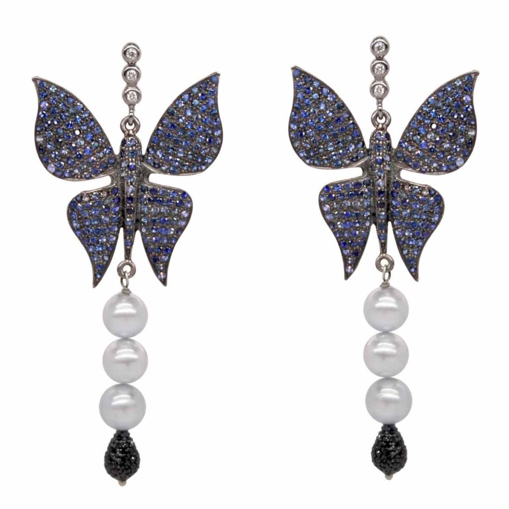 E136 – Brilliant Cut Diamonds 0,43Ct – Sapphire 3,46Ct – Akoya Pearls 7-8mm