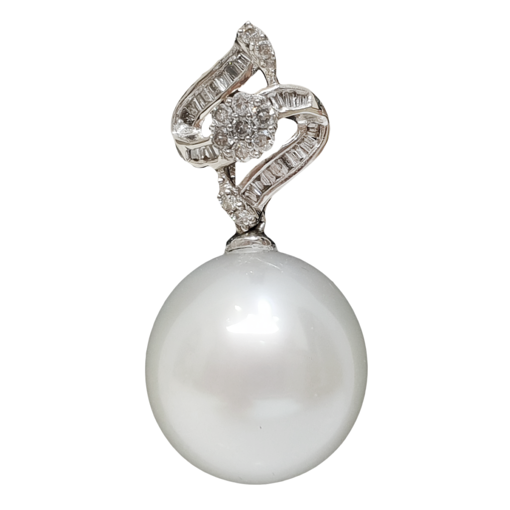 P063 – Brilliant Cut Diamonds 0,09Ct – Baguette Cut Diamonds 0,08Ct – South Sea Pearl 12,5mm