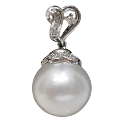 P071 – Brilliant Cut Diamonds 0,06Ct – Baguette Cut Diamonds 0,03Ct – South Sea Pearl 12,8mm