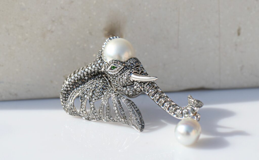 Το κόσμημα με μαργαριτάρια που εμπνεύστηκε από τη νήσου του Ελέφαντα