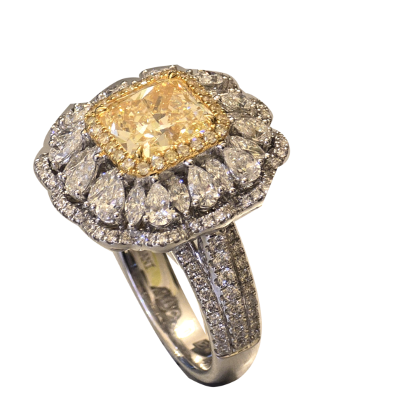 DR011- Δαχτυλίδι με Λευκά Διαμάντια 2,60cts -Marquise cut 0,57cts - Pear cut 0,93cts- Κίτρινα Διαμάντια 0,15 cts