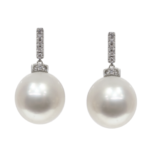 Σκουλαρίκια με κρεμαστό μαργαριτάρι από την συλλογή Pearls Center