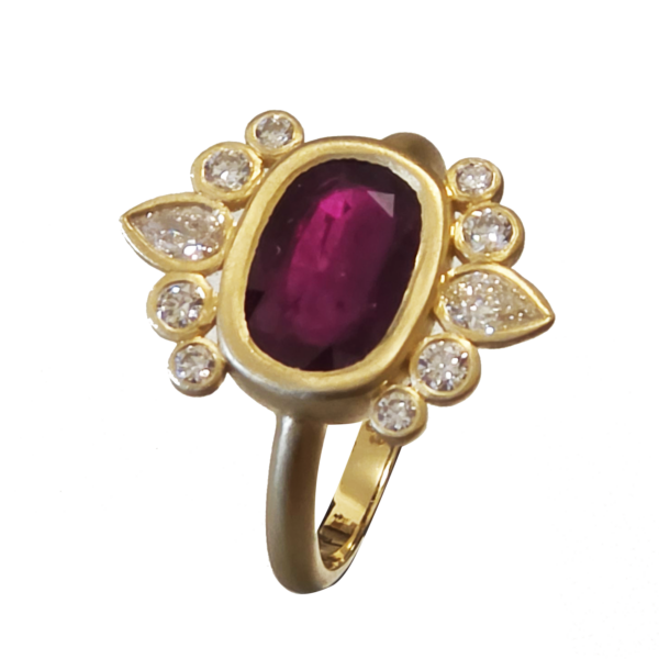 DR075- Δαχτυλίδι με Ρουμπίνι 2.00 Cts- Λευκά Διαμάντια br. 0.47 Cts - Κίτρινο ματ Χρυσό