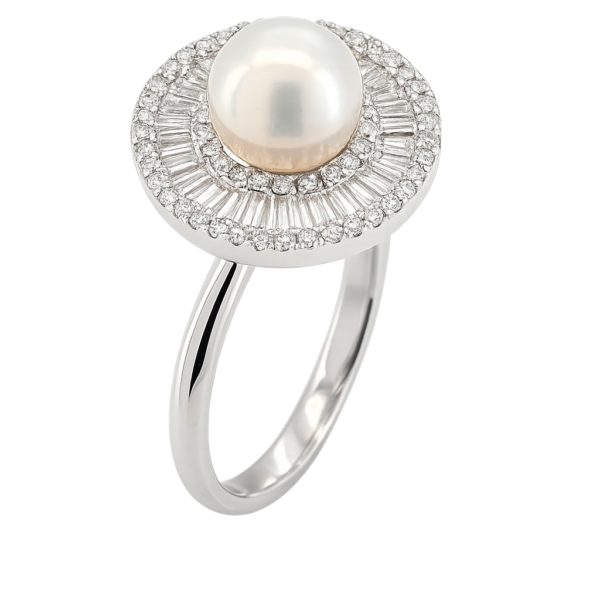R298 – Ring with Akoya pearls 7-7.5 mm – Brilliand cut Diamonds. 0.34 Cts & Bg 0.60 Cts